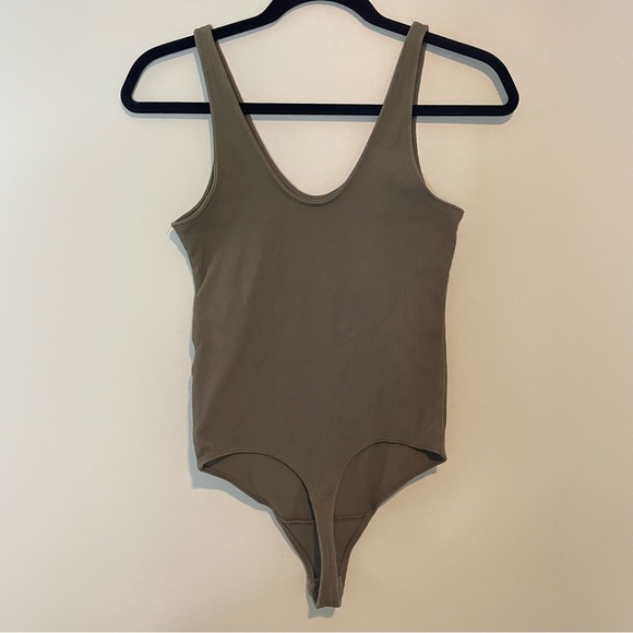 Abercrombie Seamless Rib Fabric Scoopneck Bodysuit Green Small - Picture 8 of 11